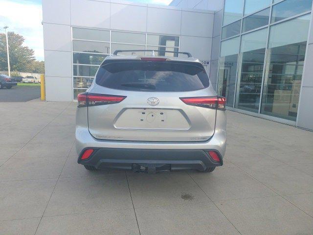 used 2022 Toyota Highlander car, priced at $36,486