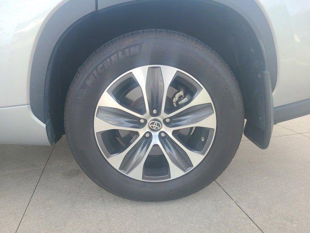 used 2022 Toyota Highlander car, priced at $36,486