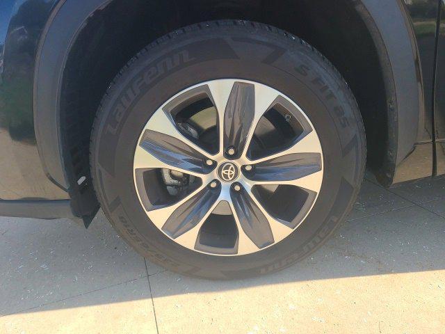used 2024 Toyota Highlander car, priced at $37,419