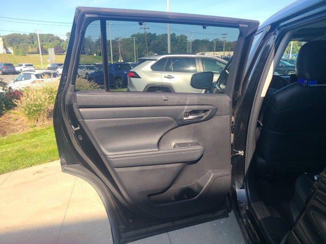 used 2024 Toyota Highlander car, priced at $37,419