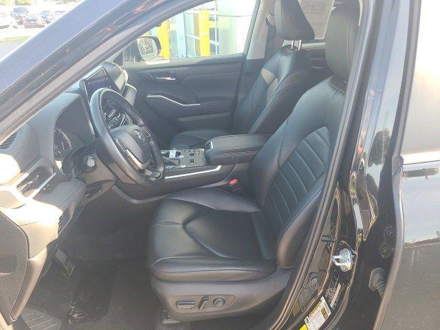 used 2024 Toyota Highlander car, priced at $37,419