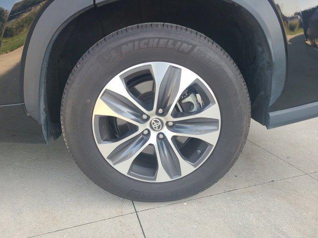 used 2024 Toyota Highlander car, priced at $37,419