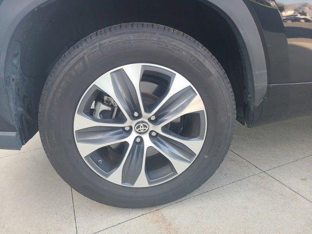 used 2024 Toyota Highlander car, priced at $37,419