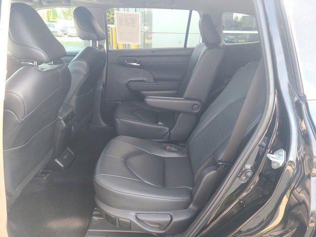 used 2024 Toyota Highlander car, priced at $37,419