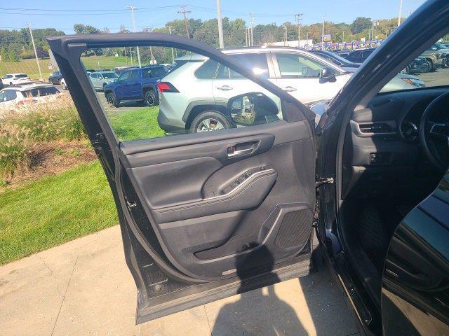 used 2024 Toyota Highlander car, priced at $37,419