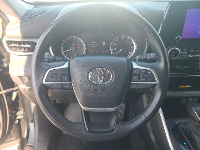 used 2024 Toyota Highlander car, priced at $37,419