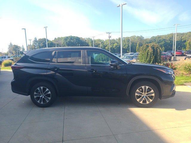 used 2024 Toyota Highlander car, priced at $37,419