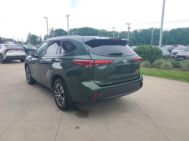 used 2023 Toyota Highlander car, priced at $37,999