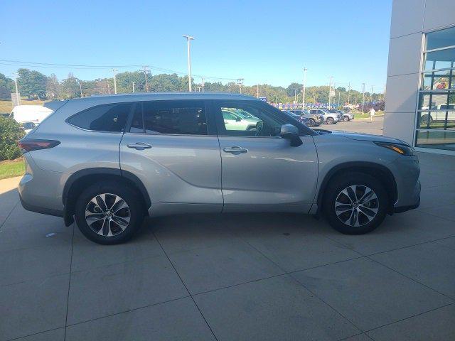 used 2024 Toyota Highlander car, priced at $37,399