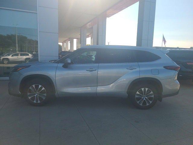 used 2024 Toyota Highlander car, priced at $37,399
