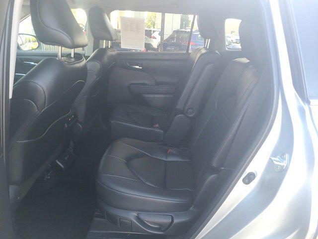 used 2024 Toyota Highlander car, priced at $37,399