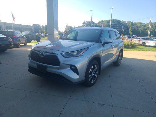 used 2024 Toyota Highlander car, priced at $37,399