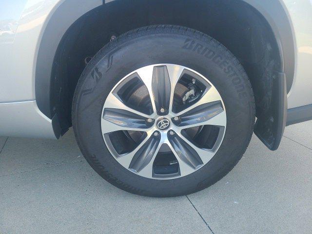 used 2024 Toyota Highlander car, priced at $37,399