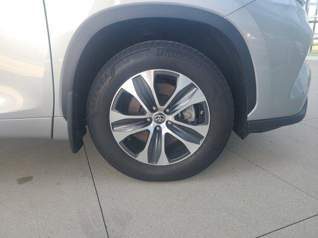 used 2024 Toyota Highlander car, priced at $37,399