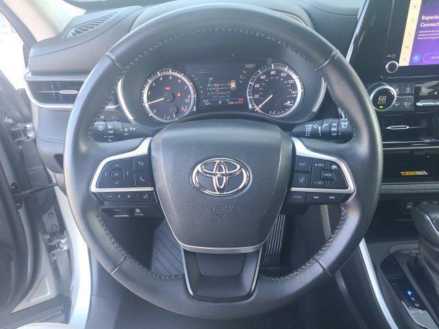 used 2024 Toyota Highlander car, priced at $37,399