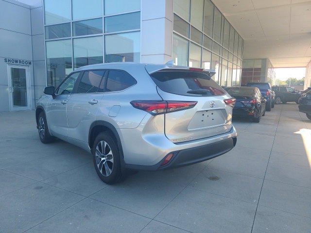 used 2024 Toyota Highlander car, priced at $37,399
