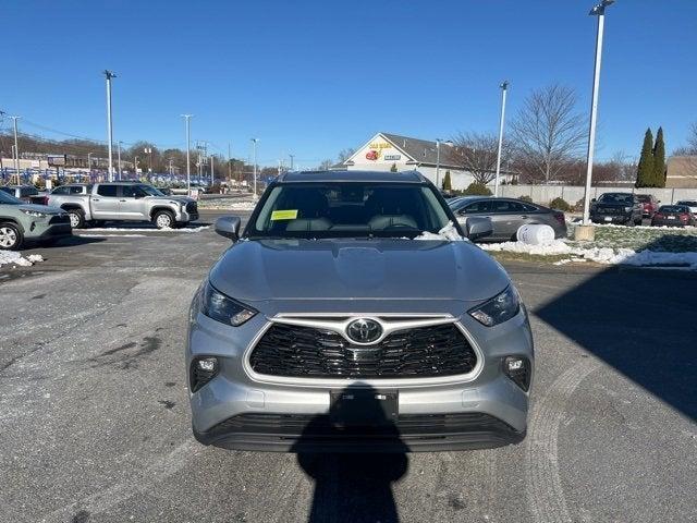 used 2023 Toyota Highlander car, priced at $40,996