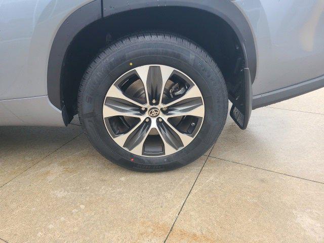 used 2021 Toyota Highlander car, priced at $36,340