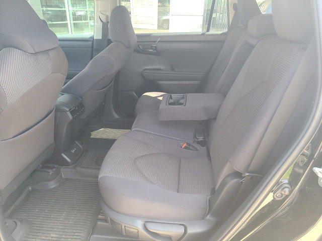 used 2023 Toyota Highlander car, priced at $31,487