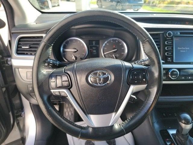 used 2014 Toyota Highlander car, priced at $19,478