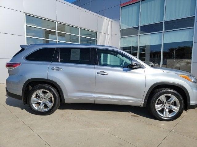 used 2014 Toyota Highlander car, priced at $19,478