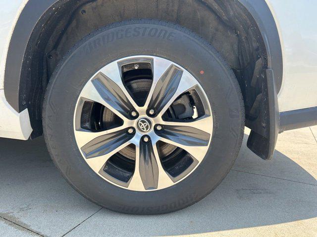 used 2022 Toyota Highlander Hybrid car, priced at $43,297