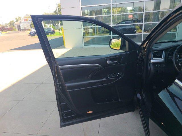 used 2018 Toyota Highlander car, priced at $23,497