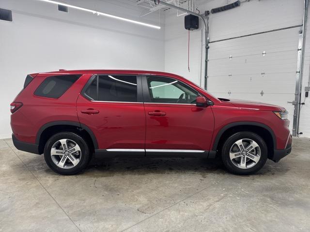 new 2025 Honda Pilot car, priced at $45,380