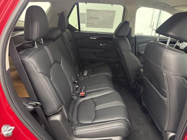 new 2025 Honda Pilot car, priced at $45,380