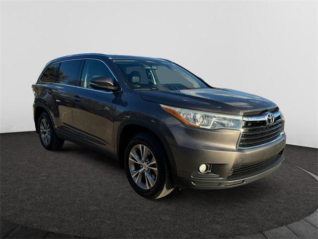 used 2015 Toyota Highlander car, priced at $15,990