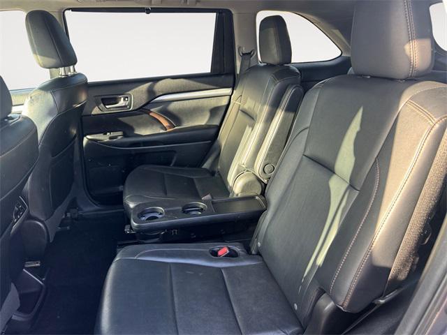 used 2015 Toyota Highlander car, priced at $15,990