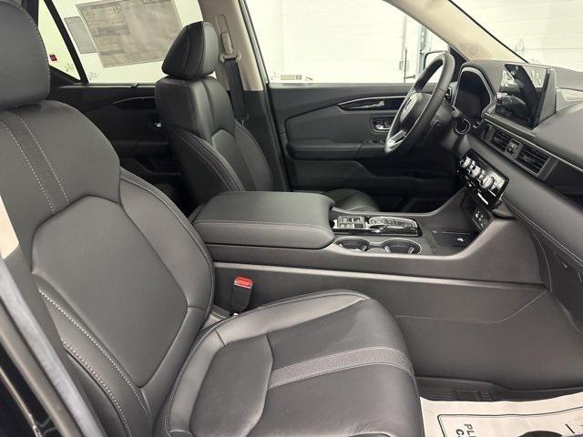 new 2025 Honda Pilot car, priced at $44,395