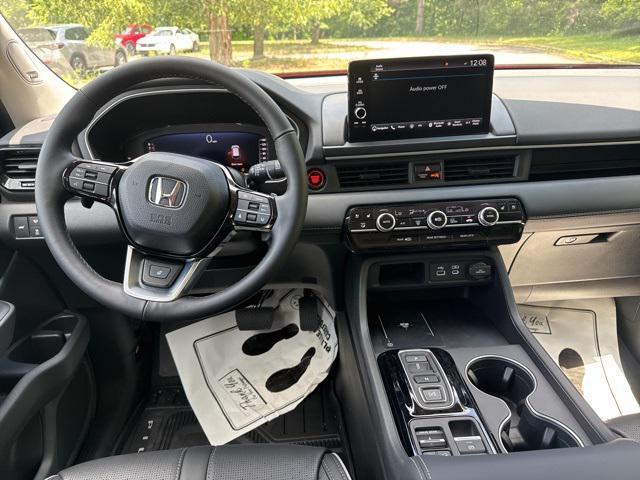new 2025 Honda Pilot car, priced at $52,305