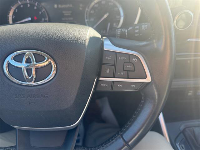 used 2022 Toyota Highlander car, priced at $33,900