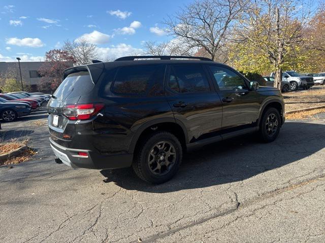 new 2025 Honda Pilot car, priced at $47,833