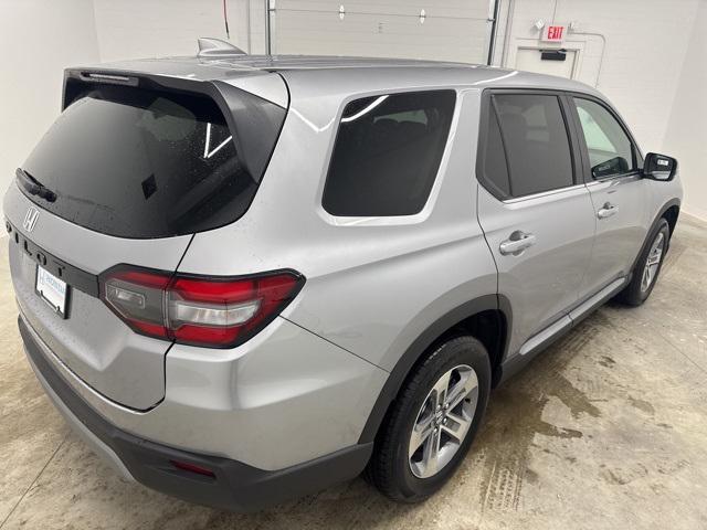 new 2025 Honda Pilot car, priced at $44,395