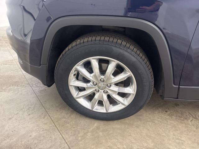 used 2014 Jeep Cherokee car, priced at $11,890