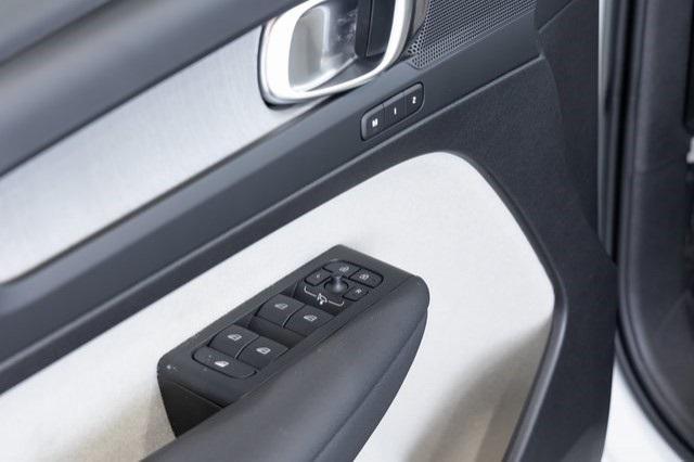 new 2025 Volvo XC40 car, priced at $50,615