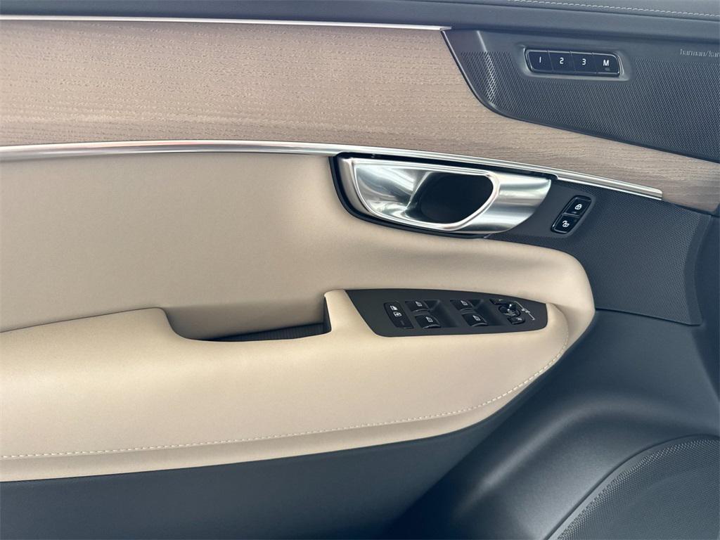 new 2026 Volvo XC90 car, priced at $75,155
