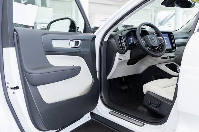 new 2025 Volvo XC40 car, priced at $48,335
