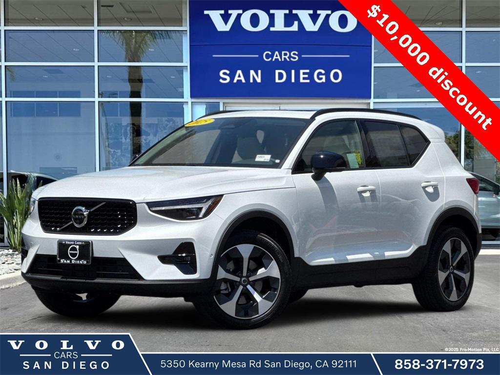 new 2025 Volvo XC40 car, priced at $39,330
