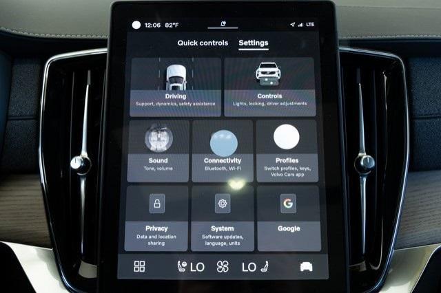 new 2025 Volvo XC90 car, priced at $65,945