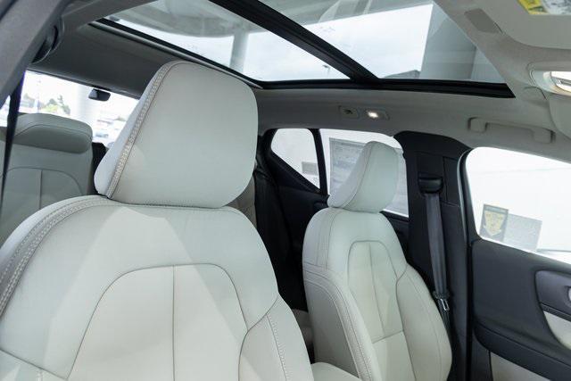 new 2025 Volvo XC40 car, priced at $50,615