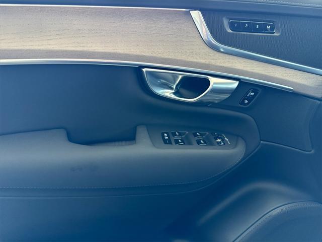 new 2025 Volvo XC90 car, priced at $61,280