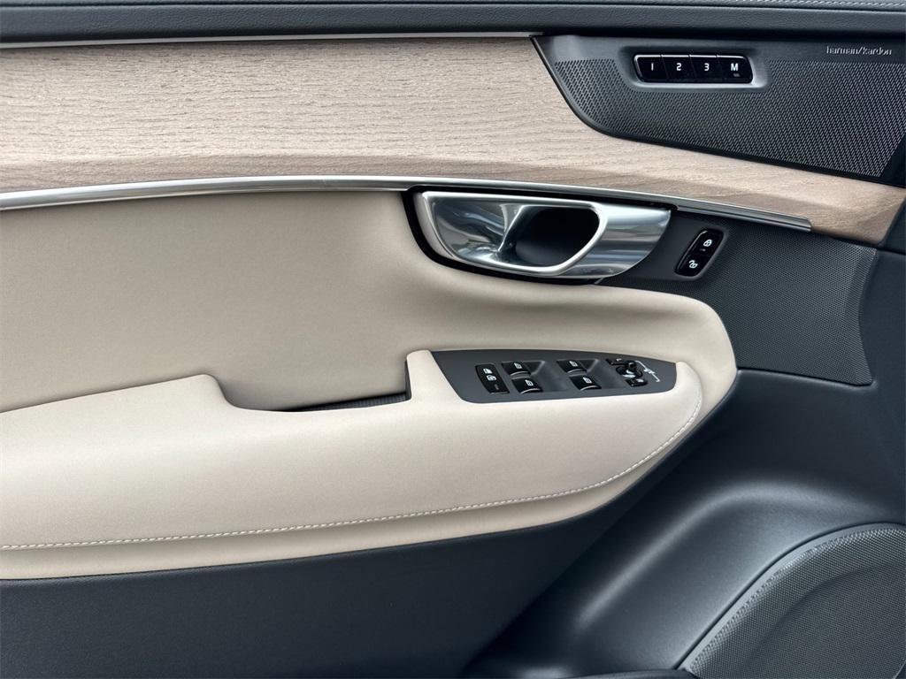 new 2026 Volvo XC90 car, priced at $71,825