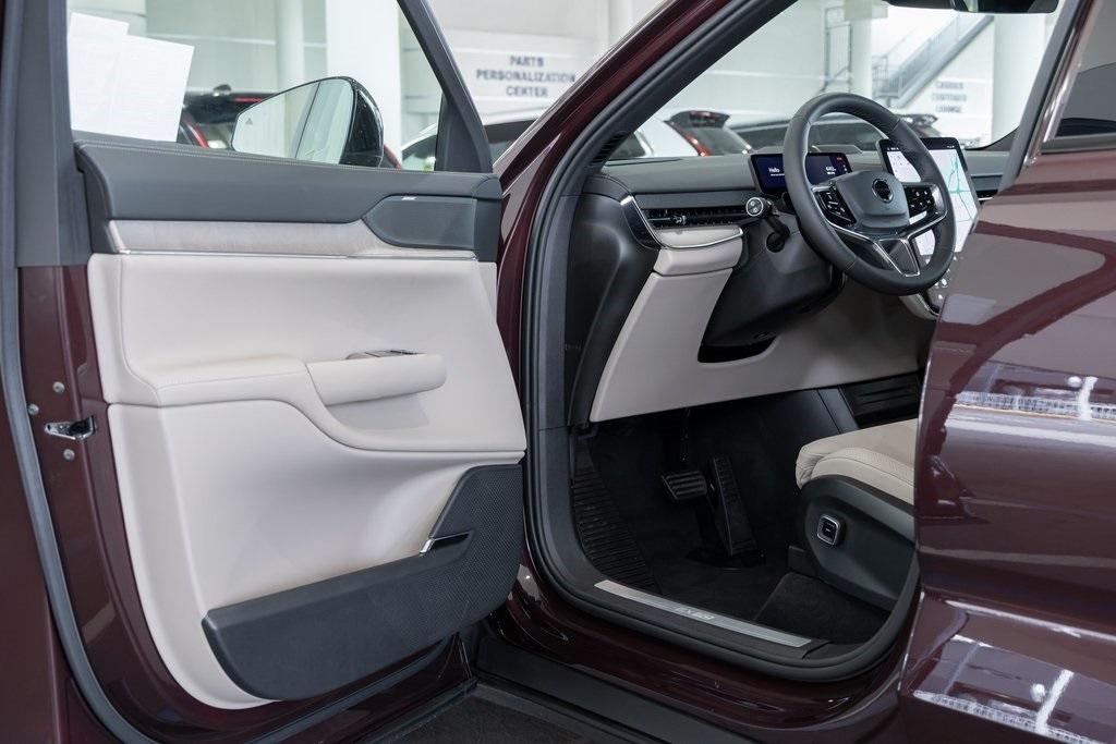 new 2025 Volvo EX90 car, priced at $85,155