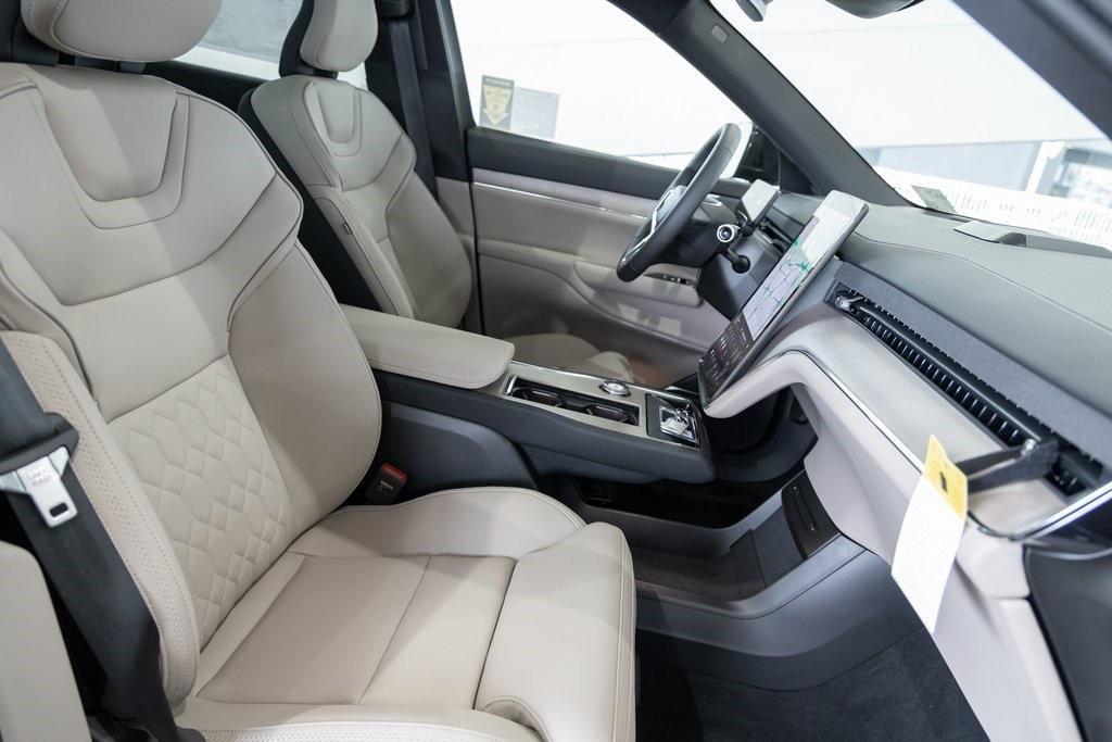 new 2025 Volvo EX90 car, priced at $85,155