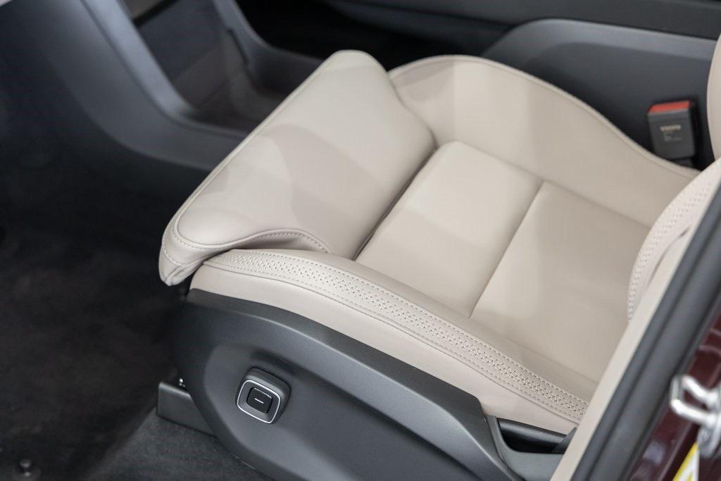 new 2025 Volvo EX90 car, priced at $85,155