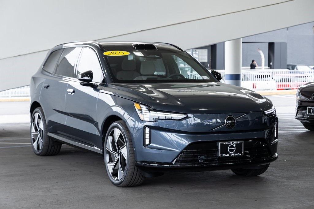 new 2025 Volvo EX90 car, priced at $95,120