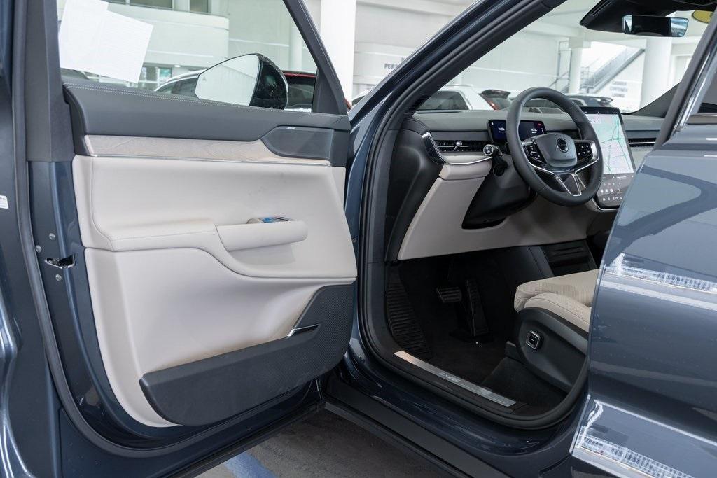 new 2025 Volvo EX90 car, priced at $95,120
